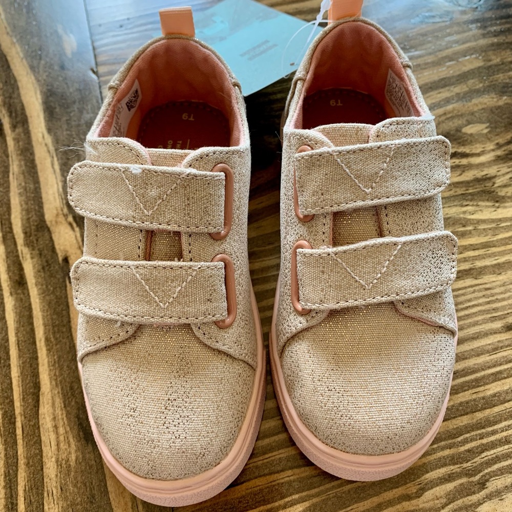 Toms girl shoes size 9